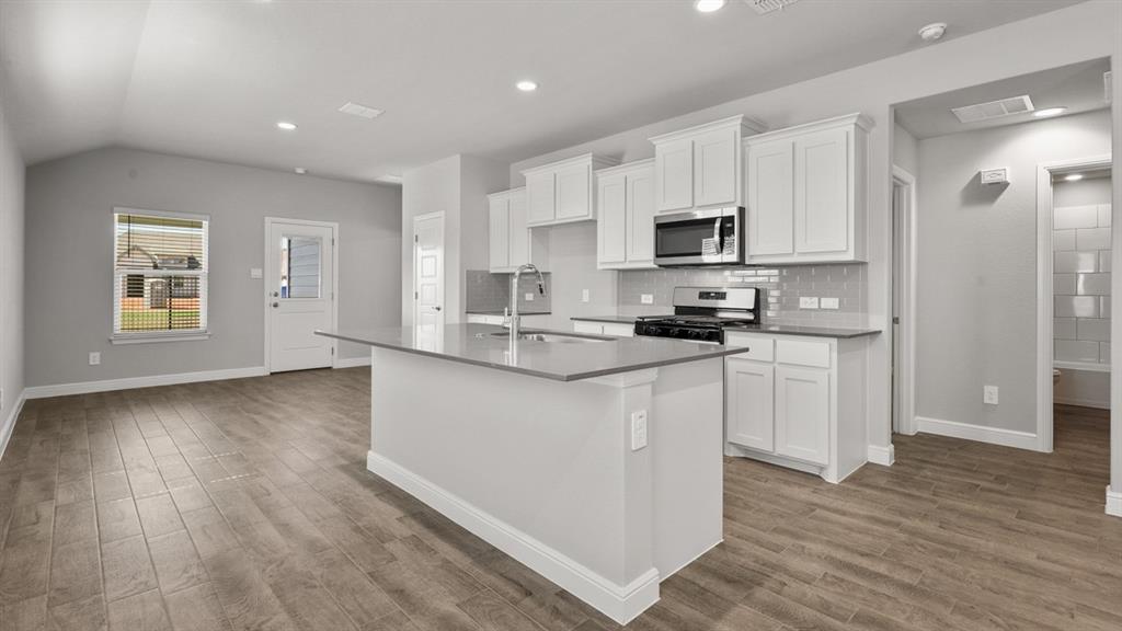 648 Capstone Circle Property Photo 6
