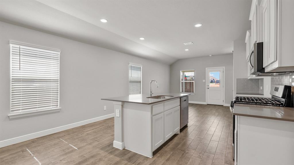 648 Capstone Circle Property Photo 7