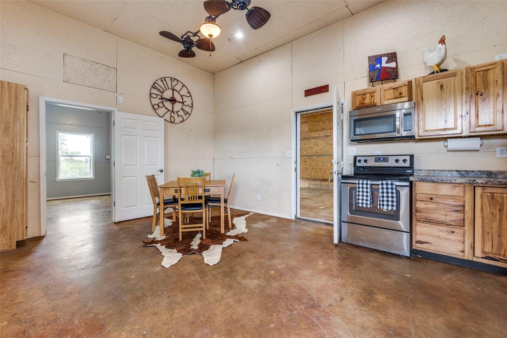 984 County Road 4027 Property Photo 4
