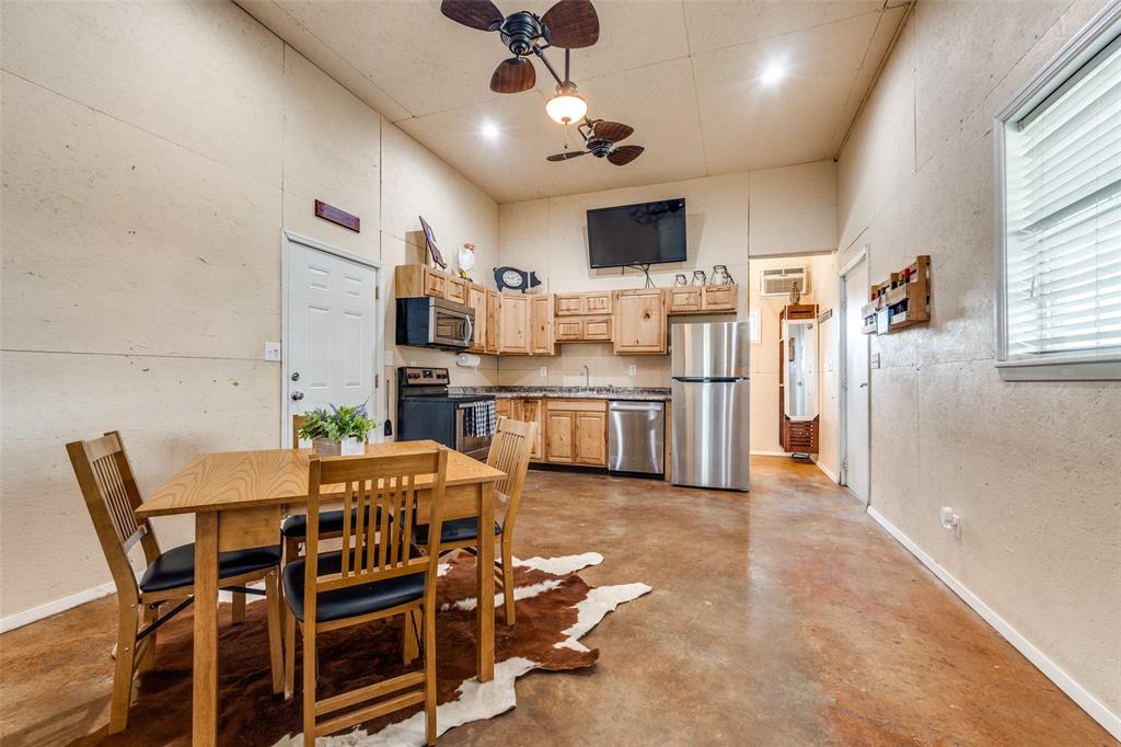 984 County Road 4027 Property Photo 5