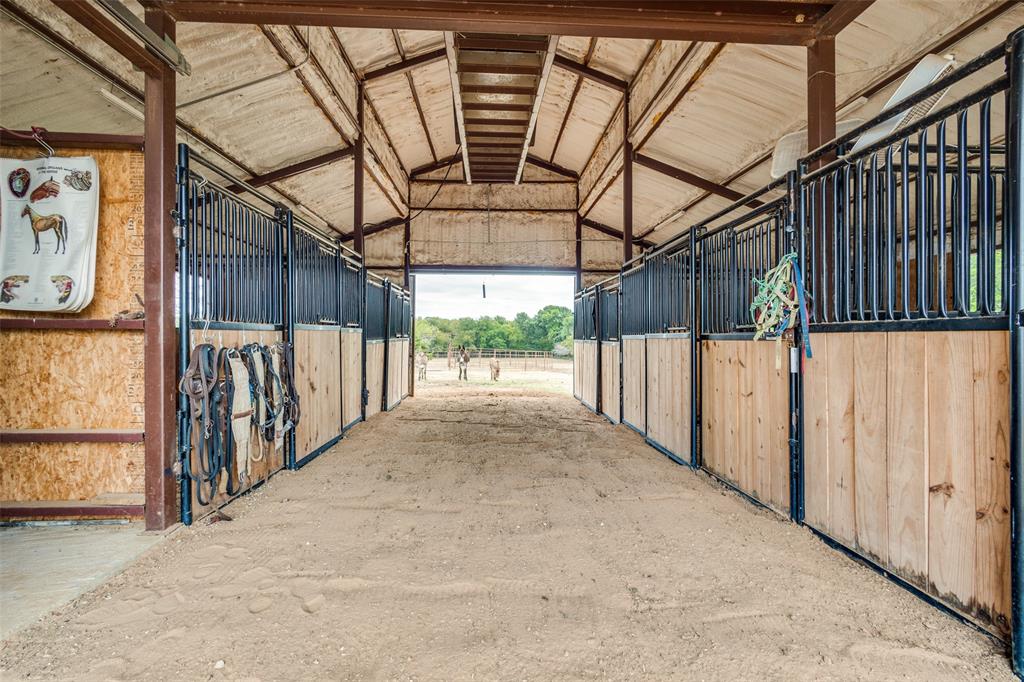 984 County Road 4027 Property Photo 13