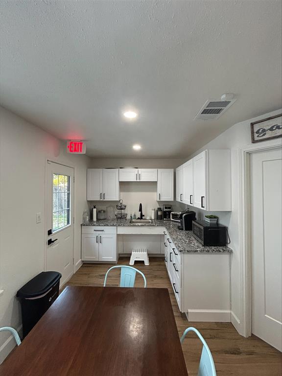 910 18th Street Property Photo 8