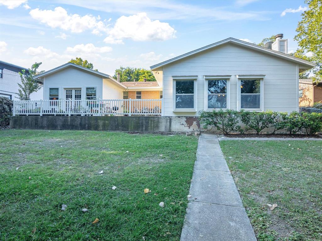 300 Shoreline Drive Property Photo 4