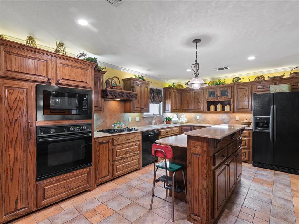 300 Shoreline Drive Property Photo 10