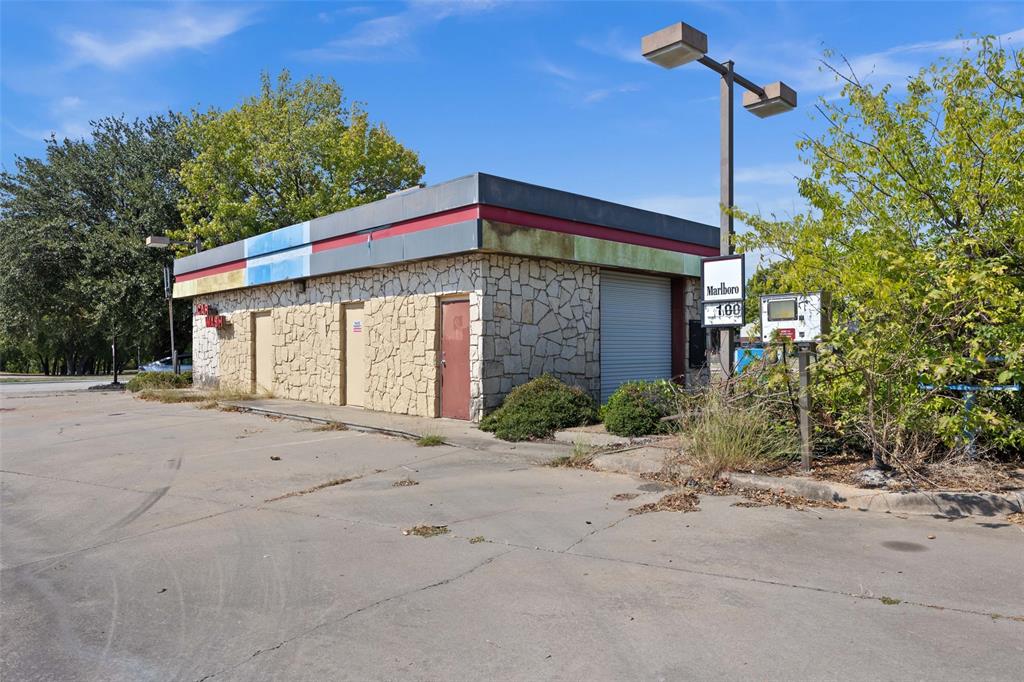 801 W Park Boulevard Property Photo 3