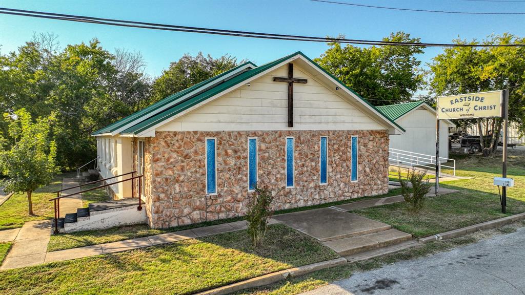 108 S Line Street Property Photo 1