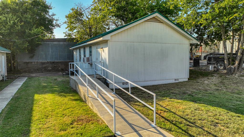 108 S Line Street Property Photo 4