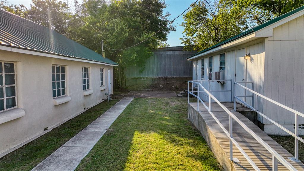 108 S Line Street Property Photo 5