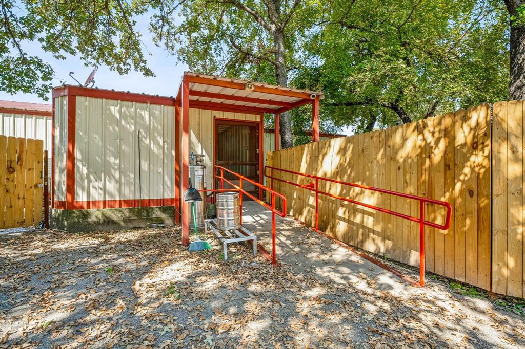 17157 S Us Highway 377 Property Photo 27