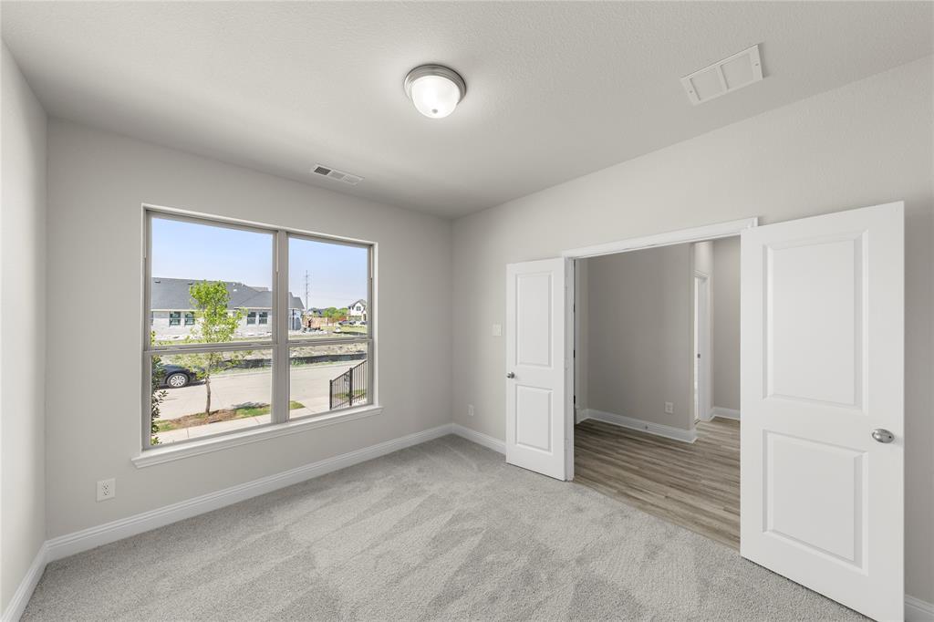 3144 Elmwood Street Property Photo 4