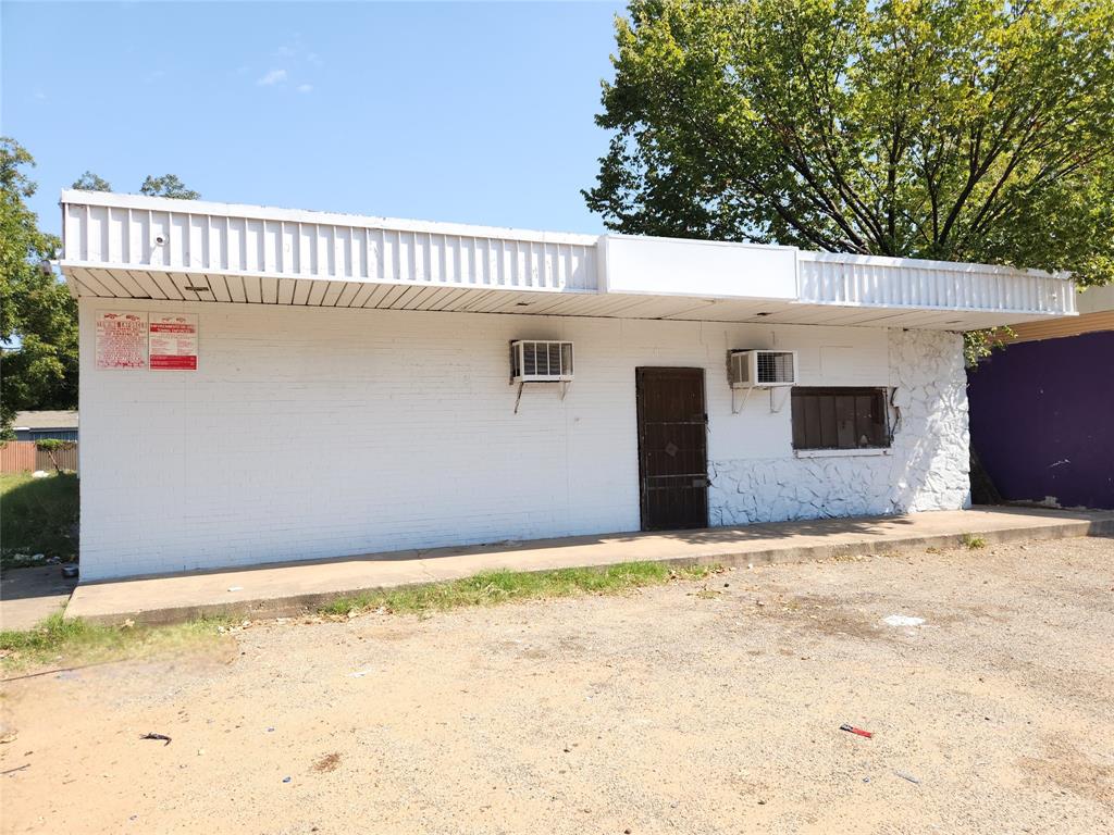 4118 Colonial Avenue Property Photo 3
