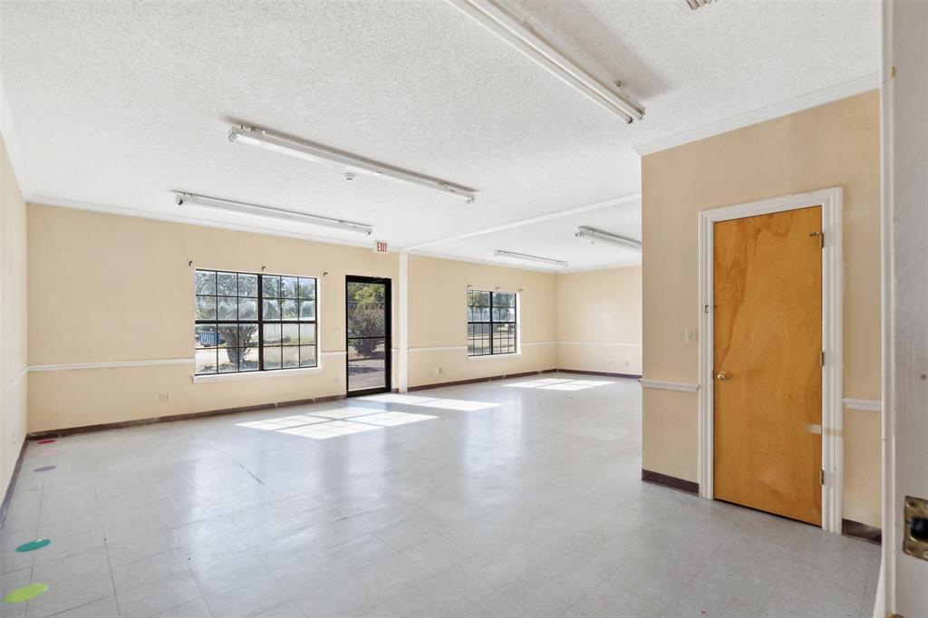 302 Lincoln Park Drive Property Photo 4