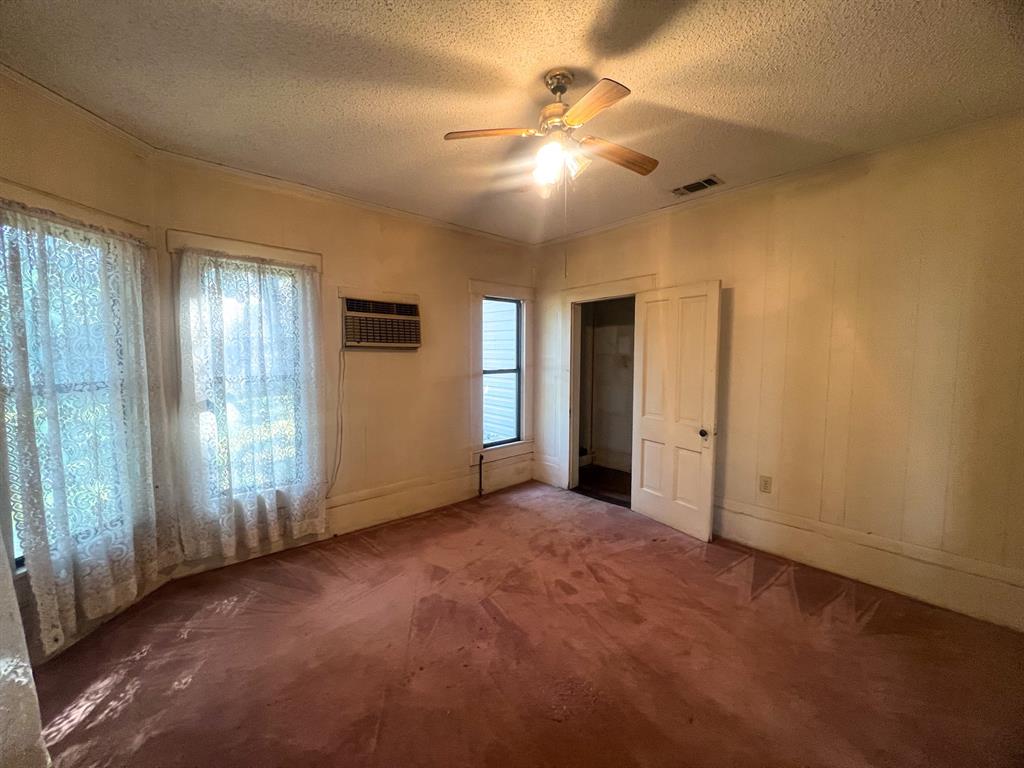 625 S Buffalo Street Property Photo 4