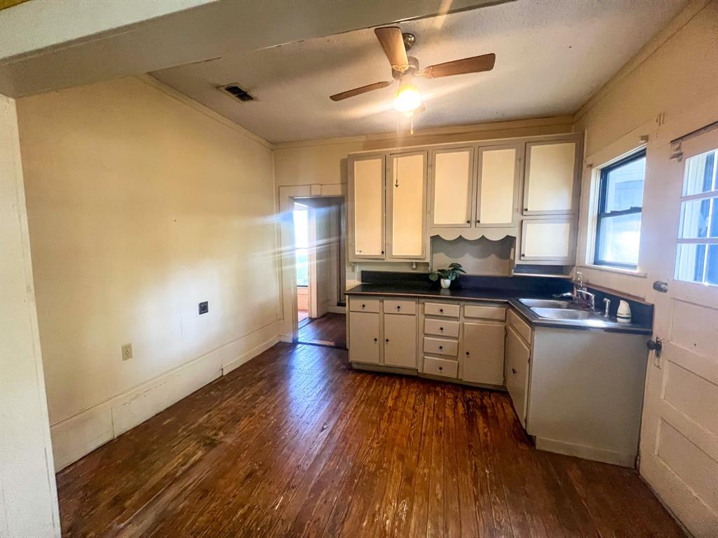 625 S Buffalo Street Property Photo 9