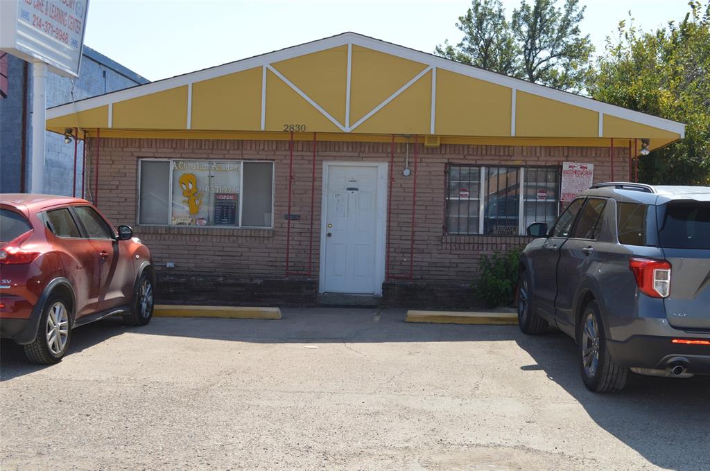 2830 E Illinois Avenue Property Photo 1