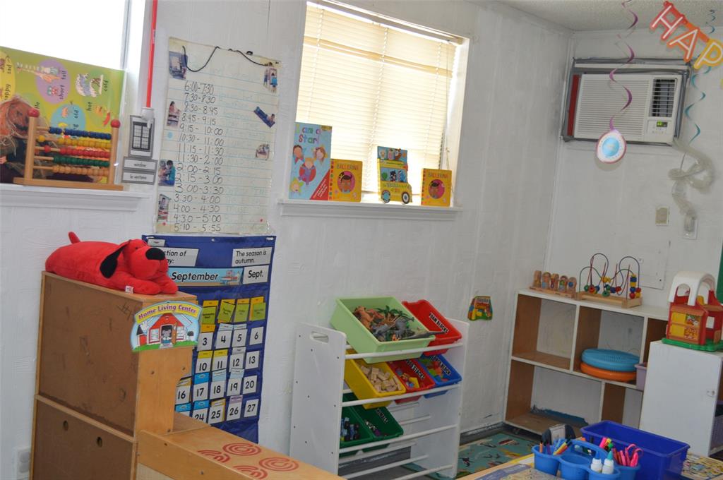 2830 E Illinois Avenue Property Photo 5