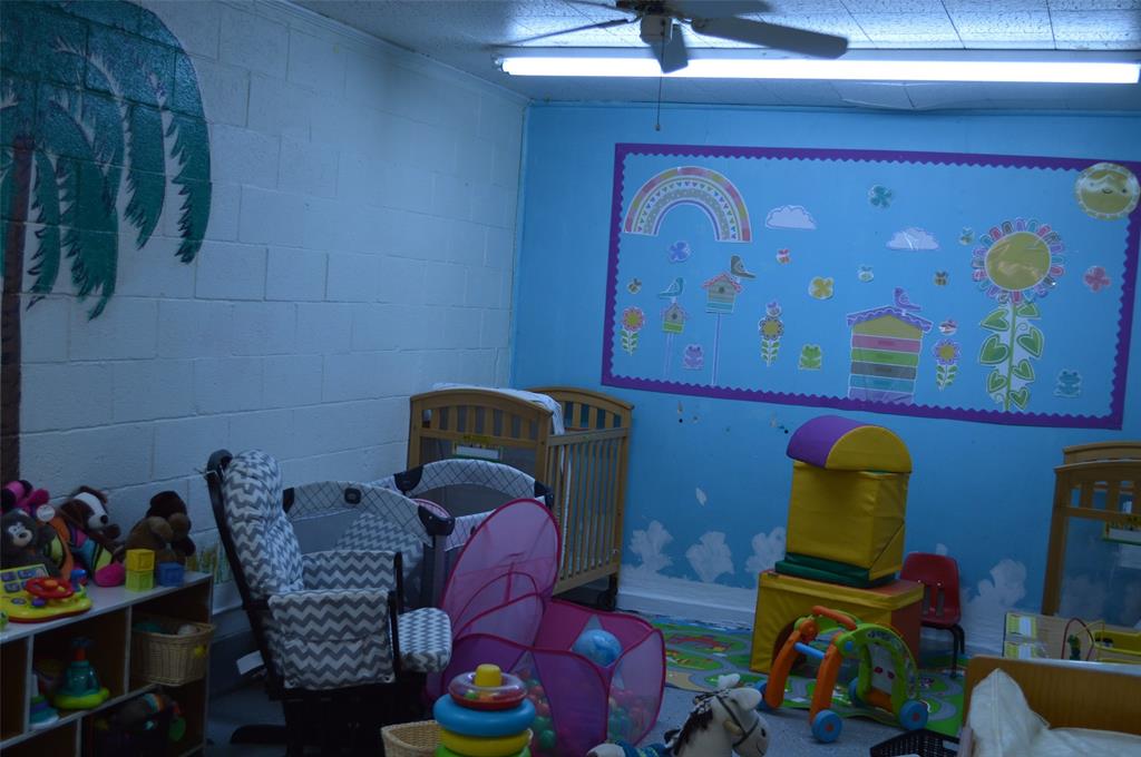 2830 E Illinois Avenue Property Photo 6