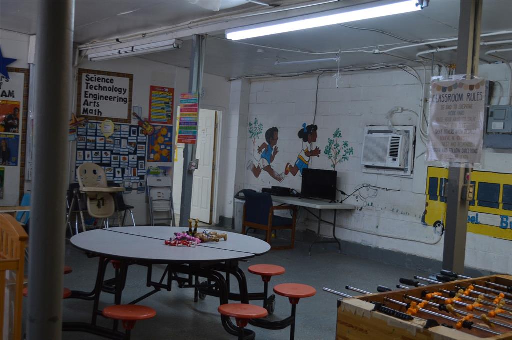 2830 E Illinois Avenue Property Photo 7