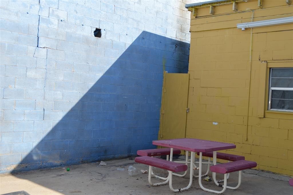 2830 E Illinois Avenue Property Photo 11