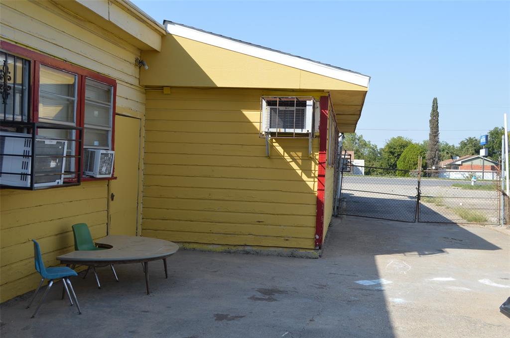 2830 E Illinois Avenue Property Photo 12