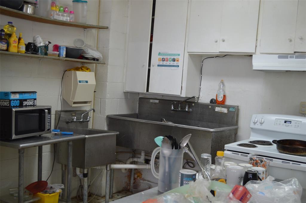 2830 E Illinois Avenue Property Photo 13