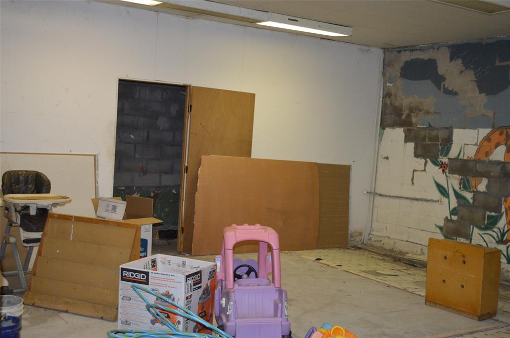 2830 E Illinois Avenue Property Photo 14