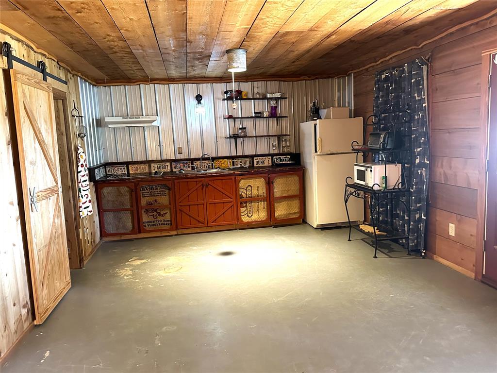 16200 N State Highway 19 Property Photo 8