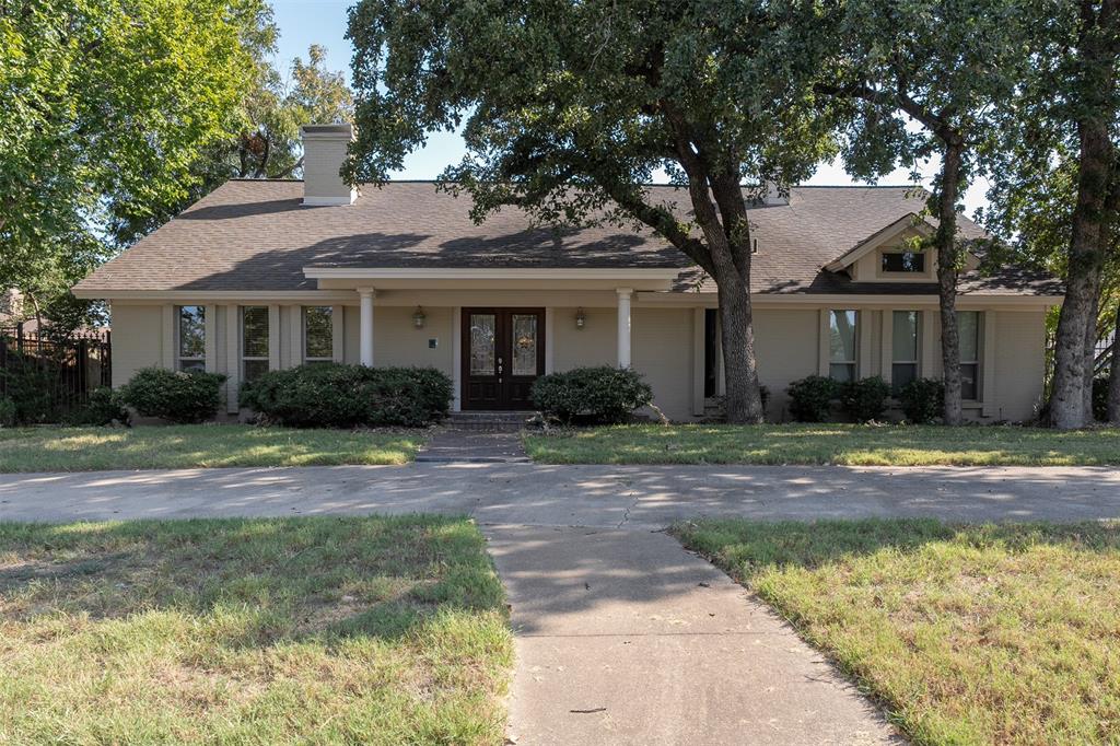 12 Country Club Court Property Photo