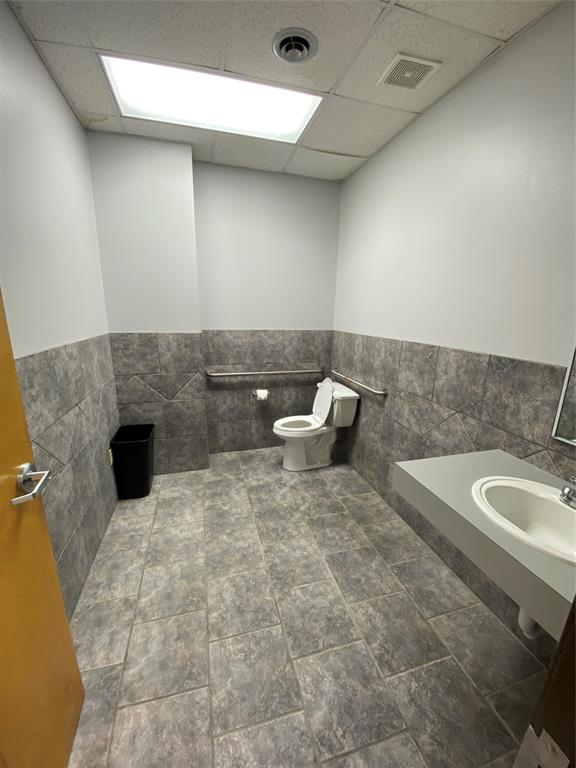 115 Jordan Plaza Boulevard 207 Property Photo 14
