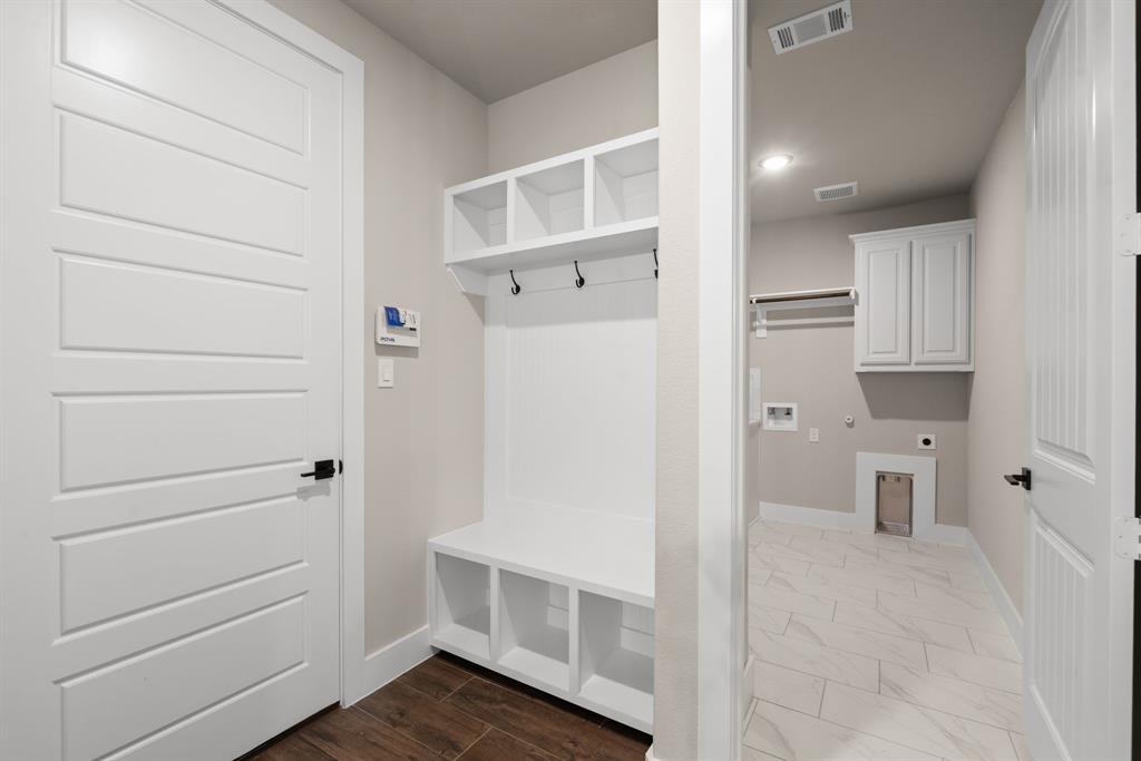 2201 Crystal Palace Boulevard Property Photo 24