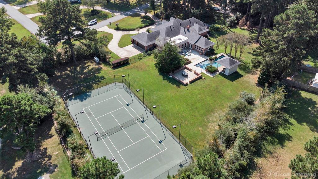 10111 Stonehedge Drive Property Photo 3
