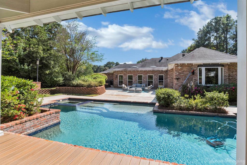 10111 Stonehedge Drive Property Photo 4