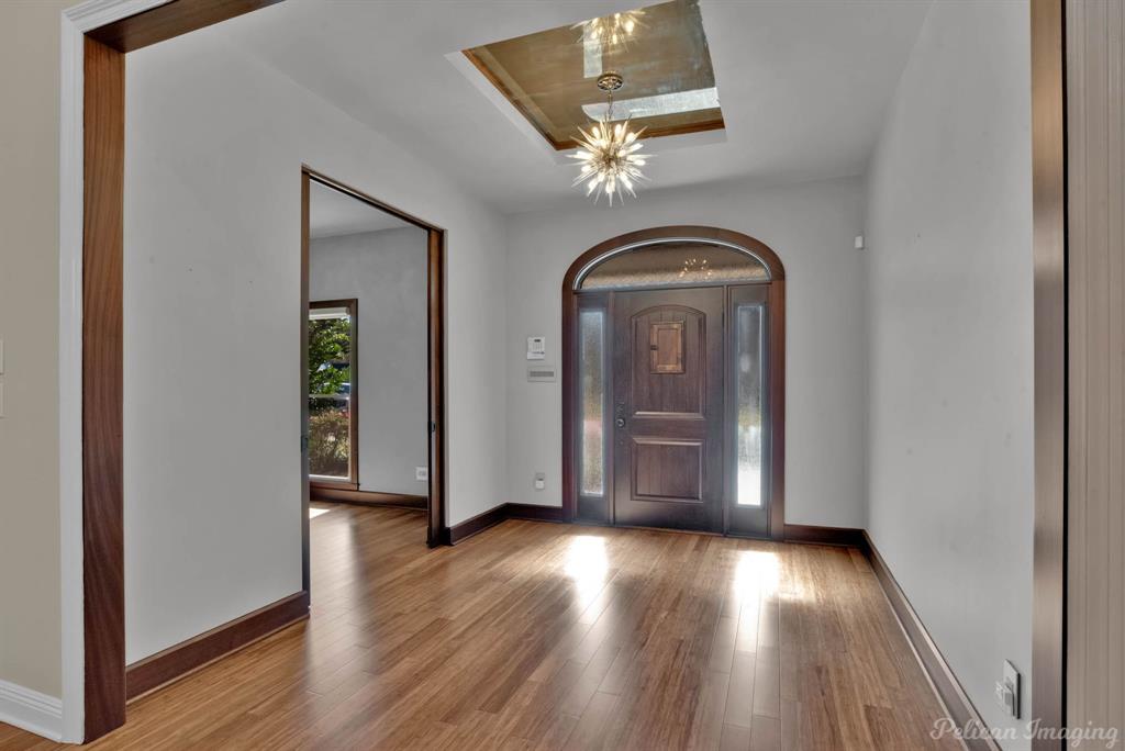 10111 Stonehedge Drive Property Photo 5