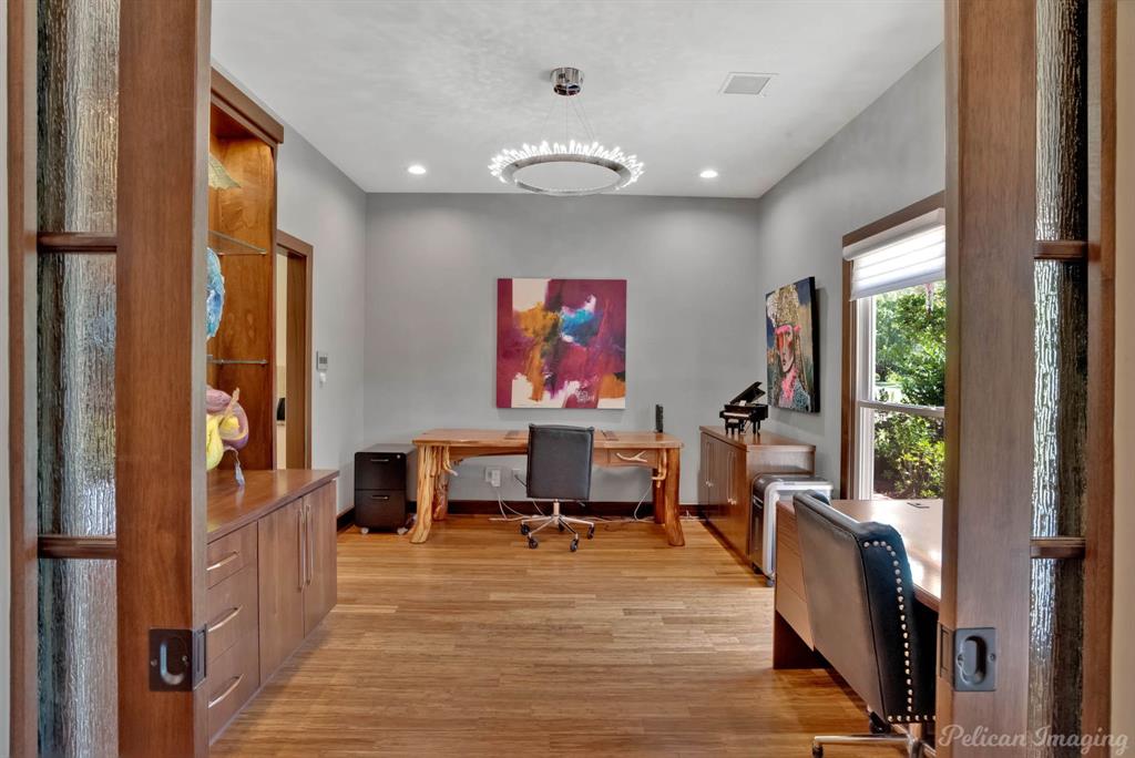 10111 Stonehedge Drive Property Photo 6