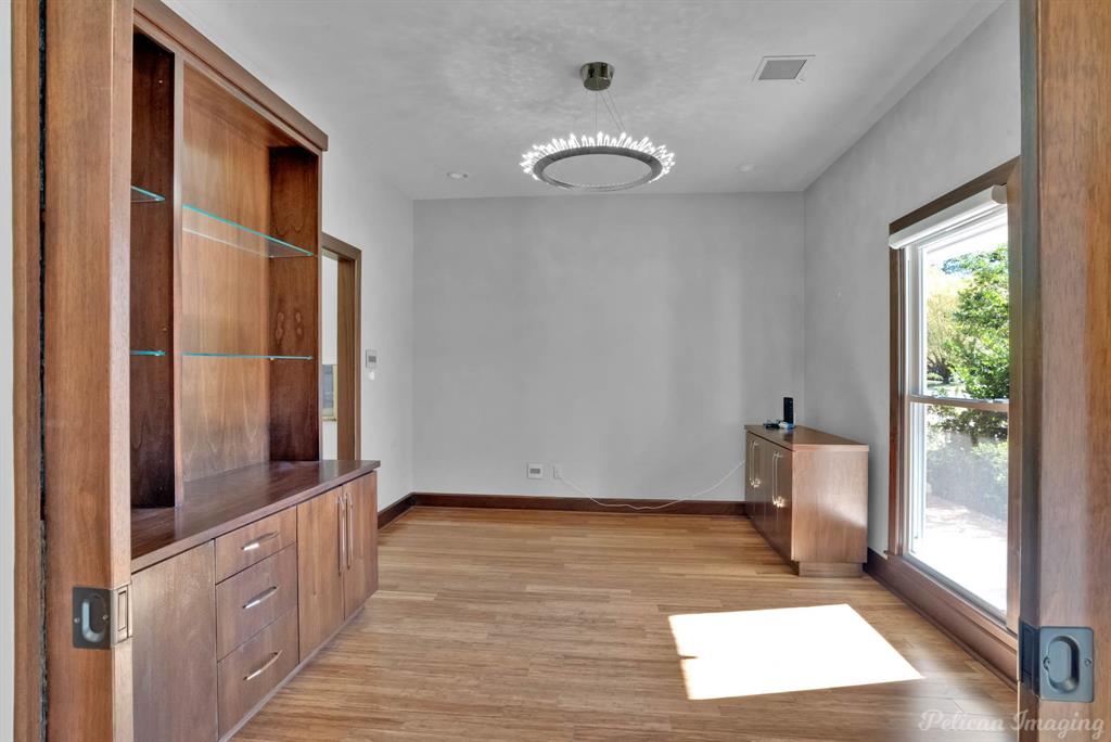 10111 Stonehedge Drive Property Photo 7