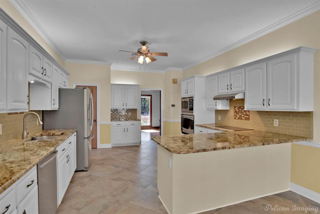 10111 Stonehedge Drive Property Photo 18