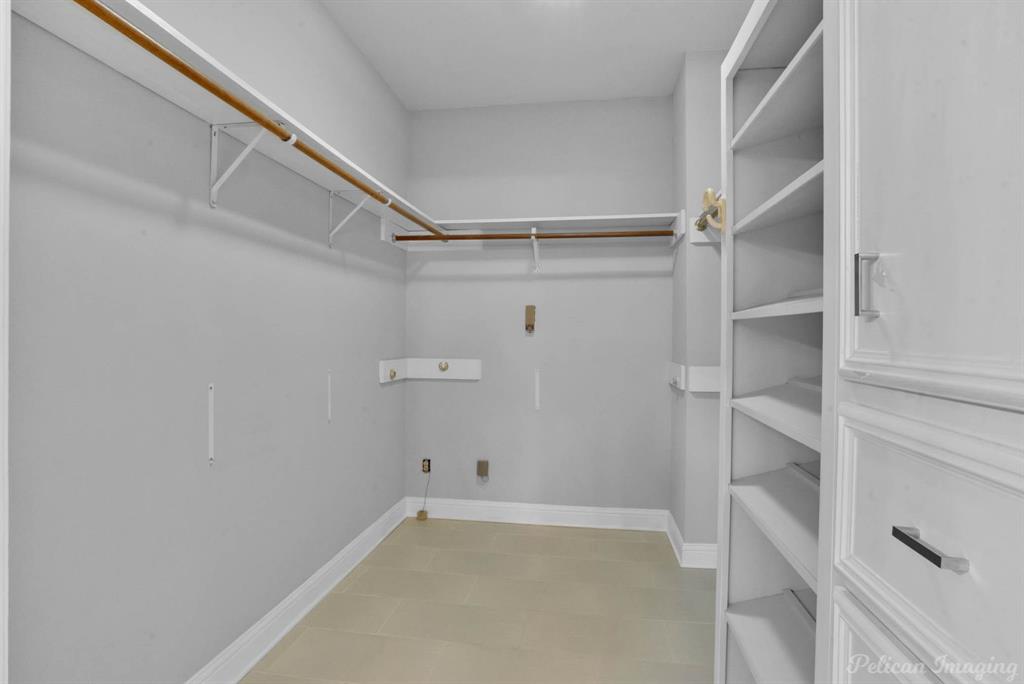 10111 Stonehedge Drive Property Photo 27