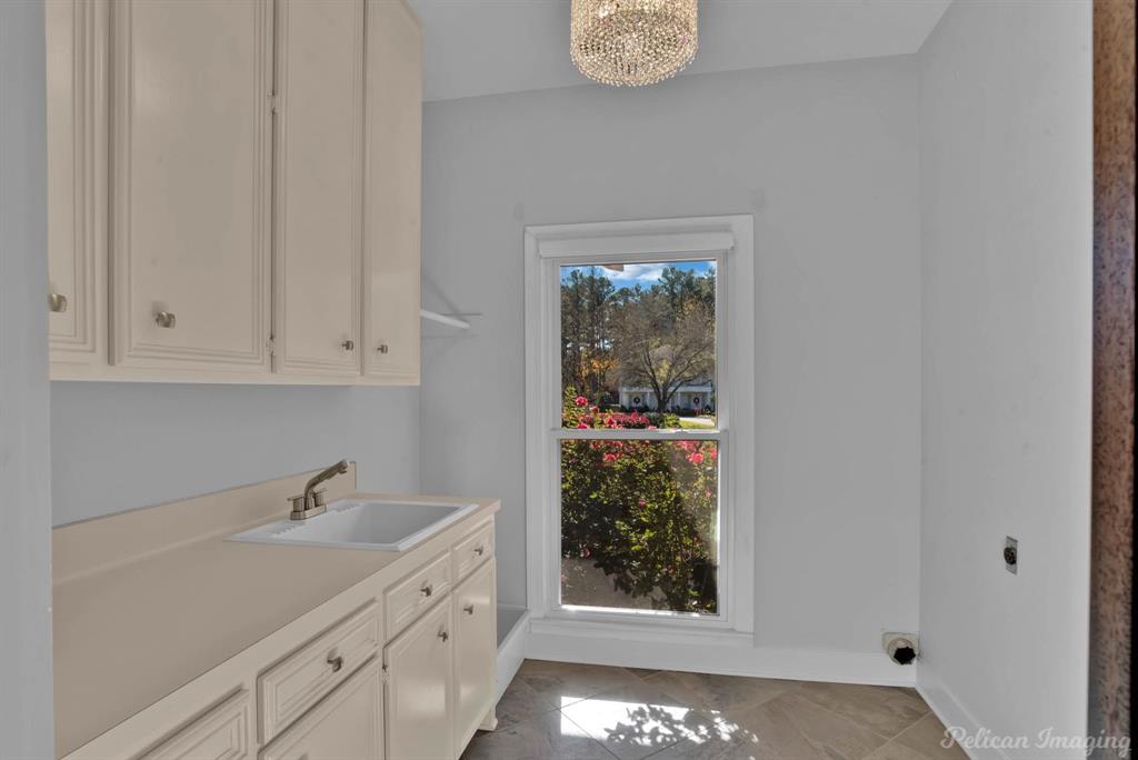 10111 Stonehedge Drive Property Photo 32