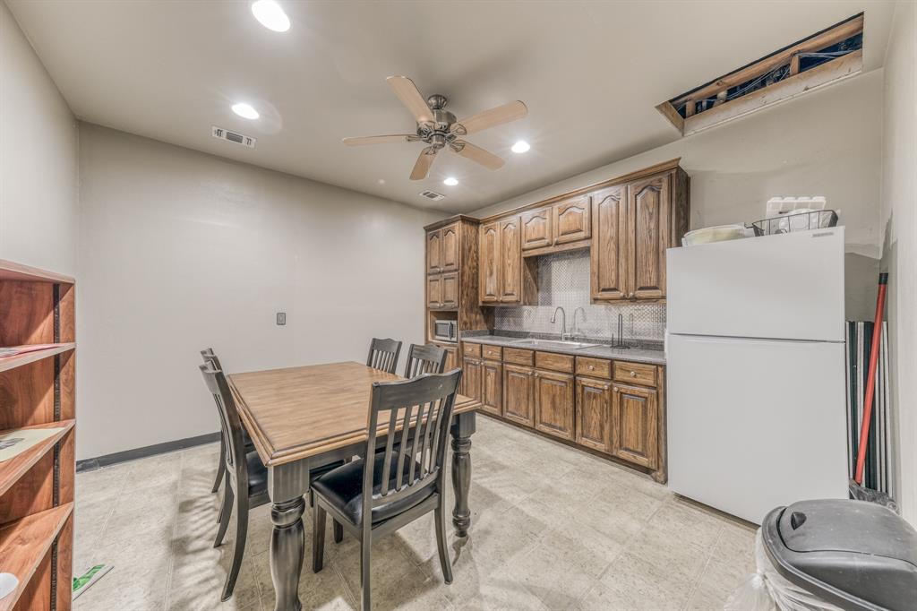 301 Center Court Drive Property Photo 16