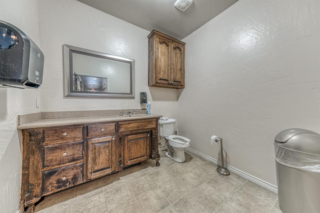 301 Center Court Drive Property Photo 18
