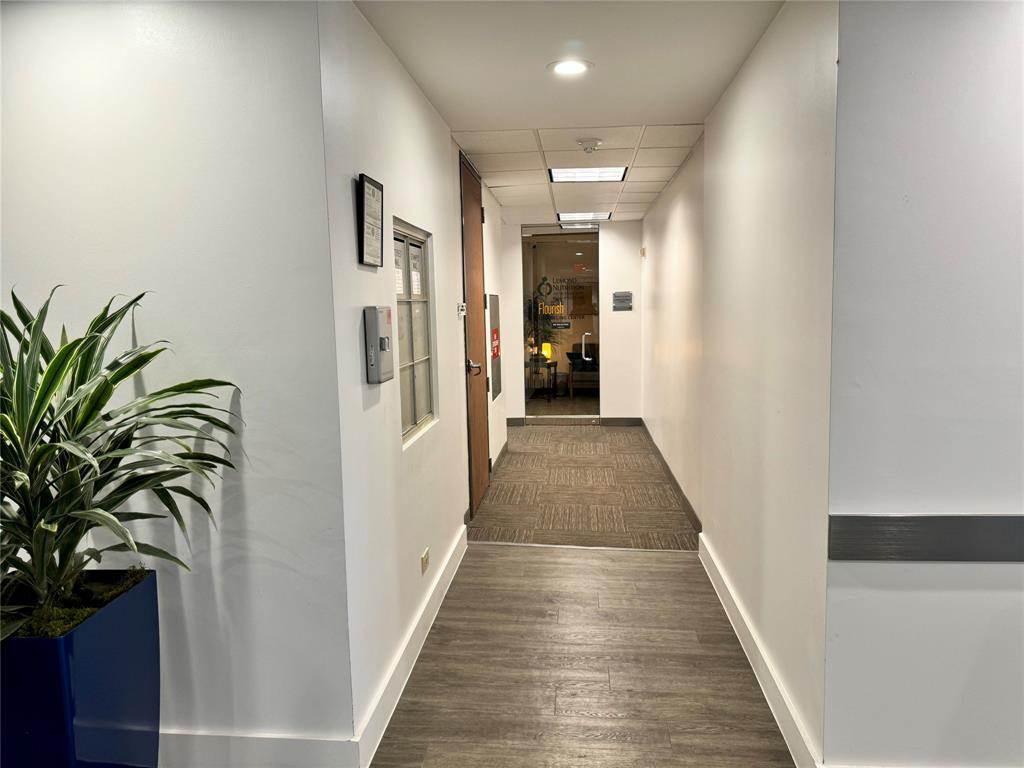 400 Chisholm Place 208-a Property Photo 6
