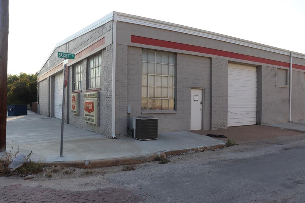 301 E Commerce Street Property Photo 2
