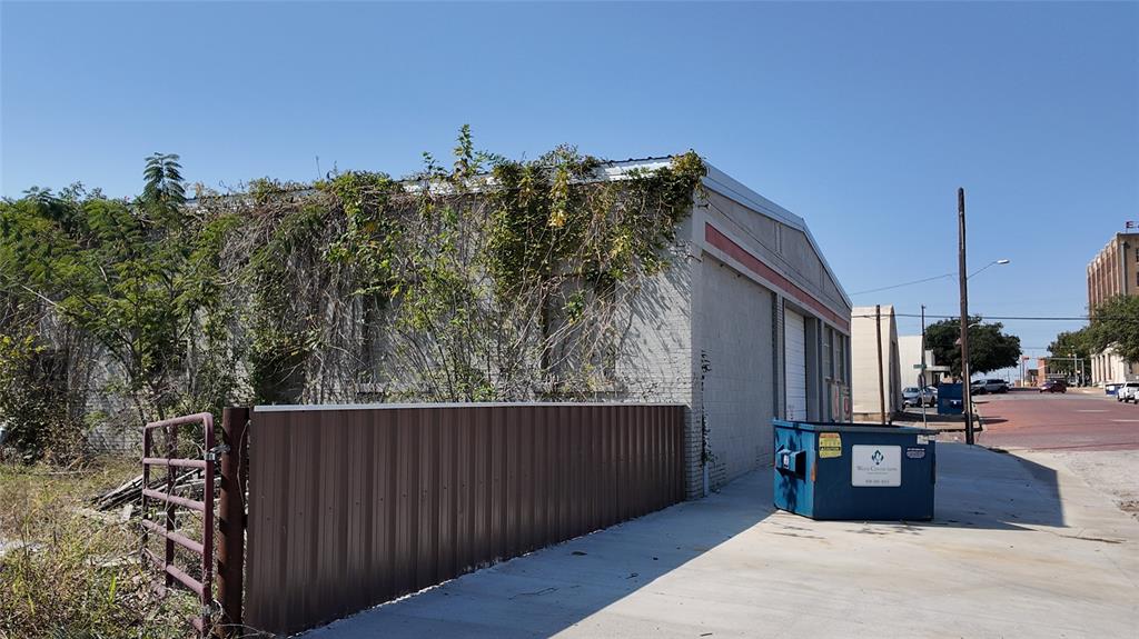 301 E Commerce Street Property Photo 3