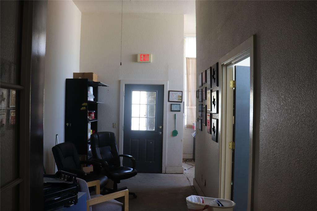 301 E Commerce Street Property Photo 13