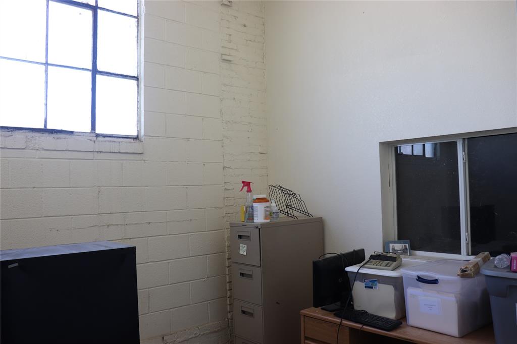 301 E Commerce Street Property Photo 14