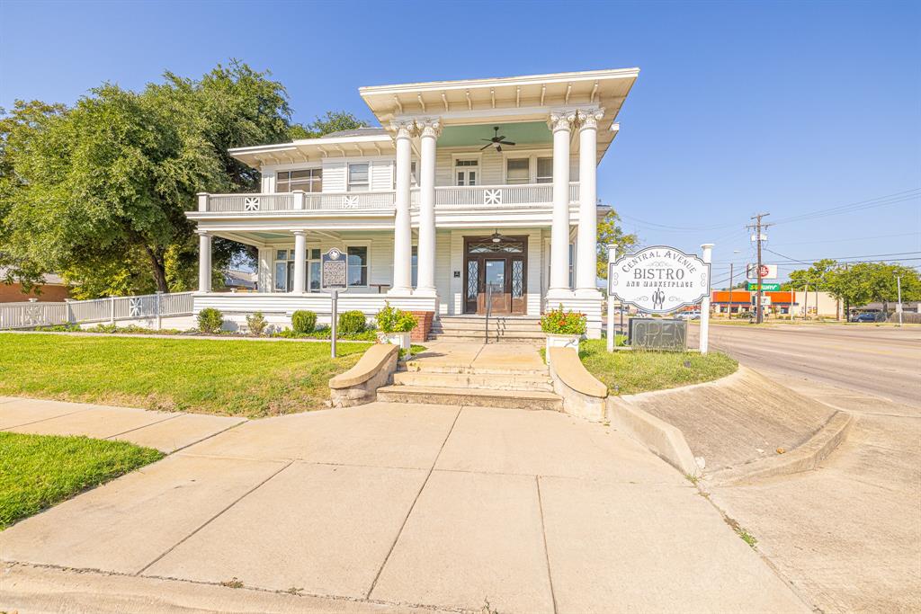 312 N Central Avenue Property Photo 1