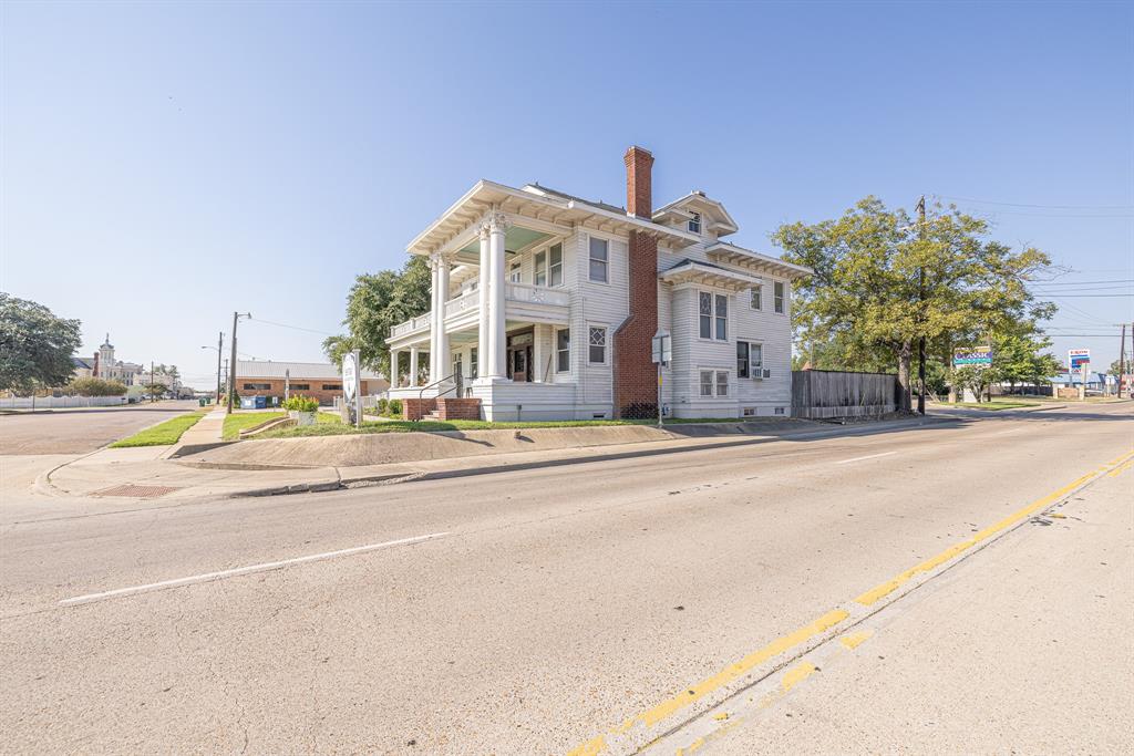 312 N Central Avenue Property Photo 3