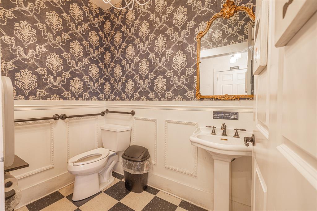 312 N Central Avenue Property Photo 17