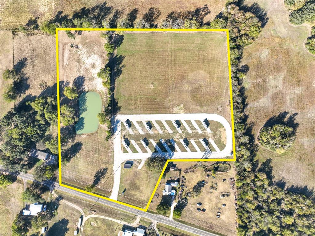 3715 Farm Road 1567 Property Photo 1