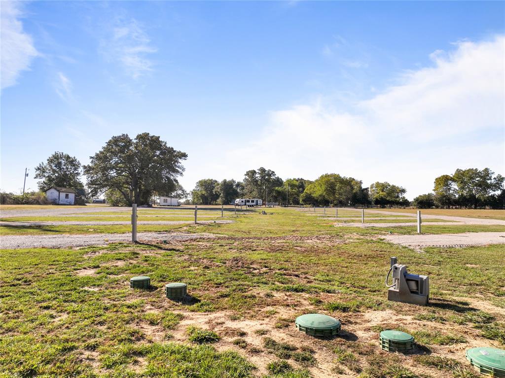 3715 Farm Road 1567 Property Photo 4